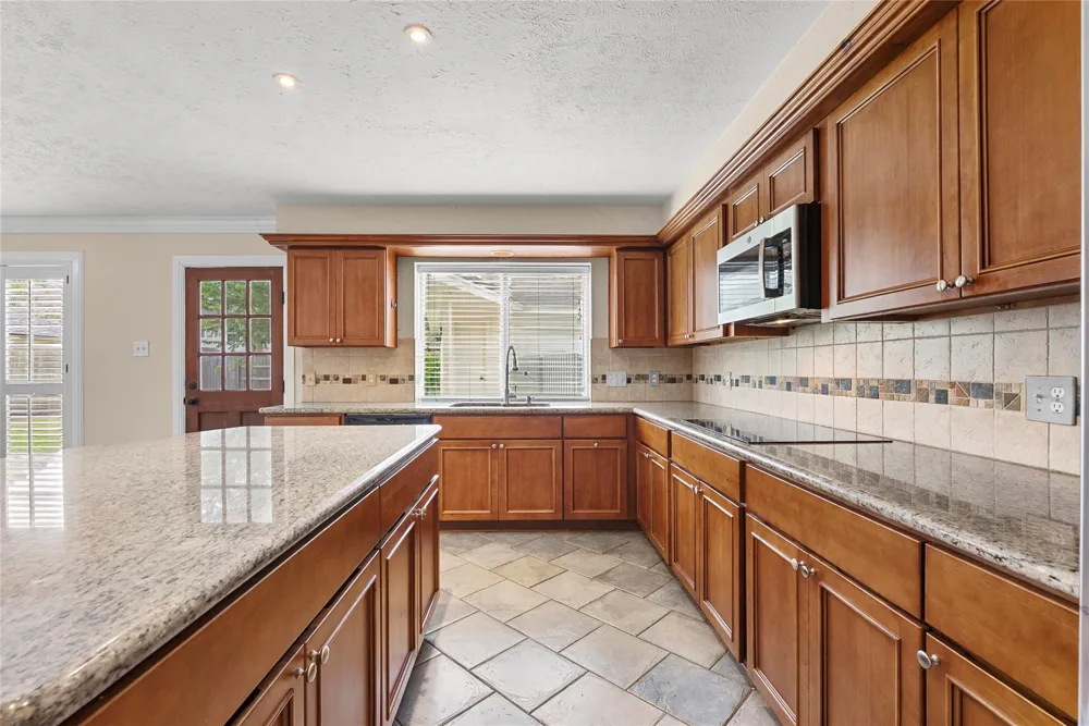 2104 Bay Hill Drive League City, TX 77573