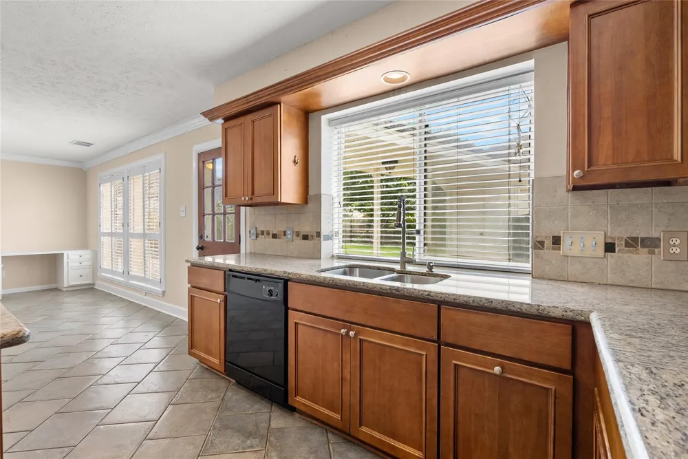 2104 Bay Hill Drive League City, TX 77573