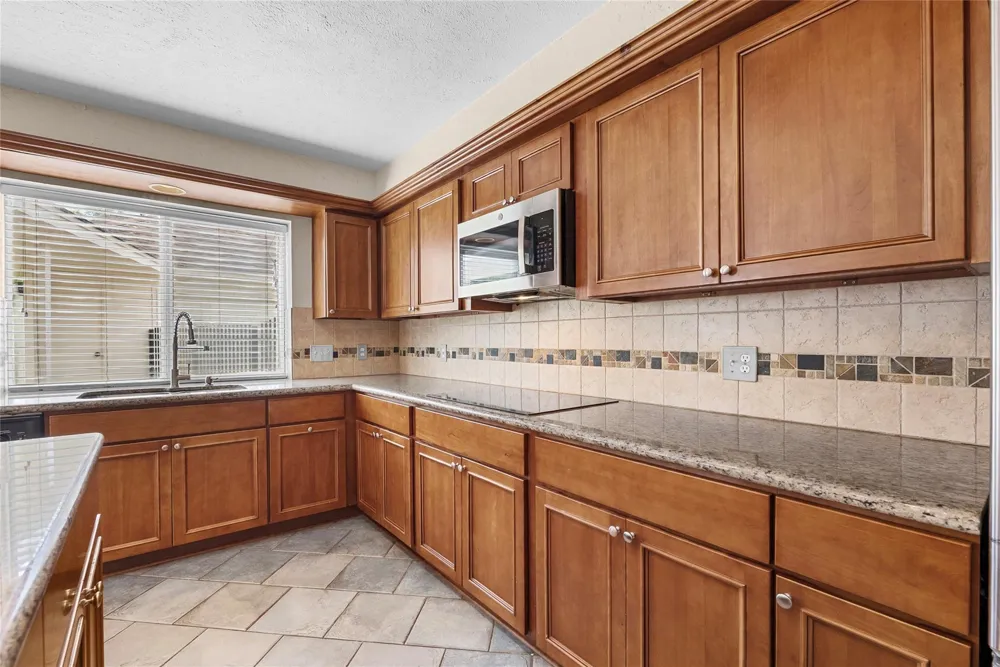 2104 Bay Hill Drive League City, TX 77573