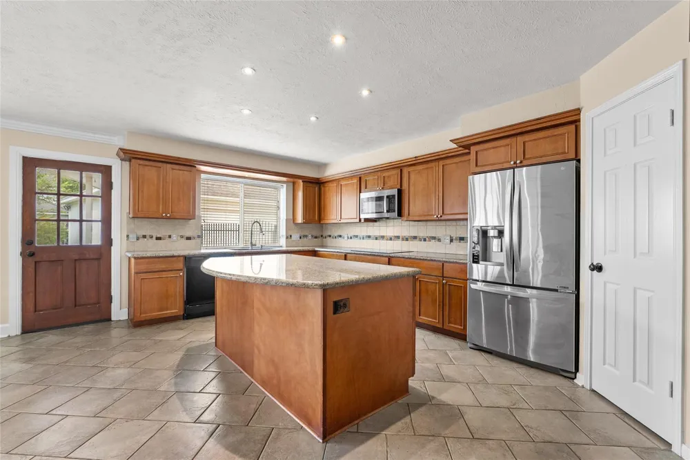 2104 Bay Hill Drive League City, TX 77573