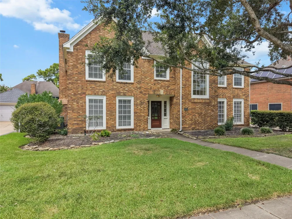 2104 Bay Hill Drive League City, TX 77573