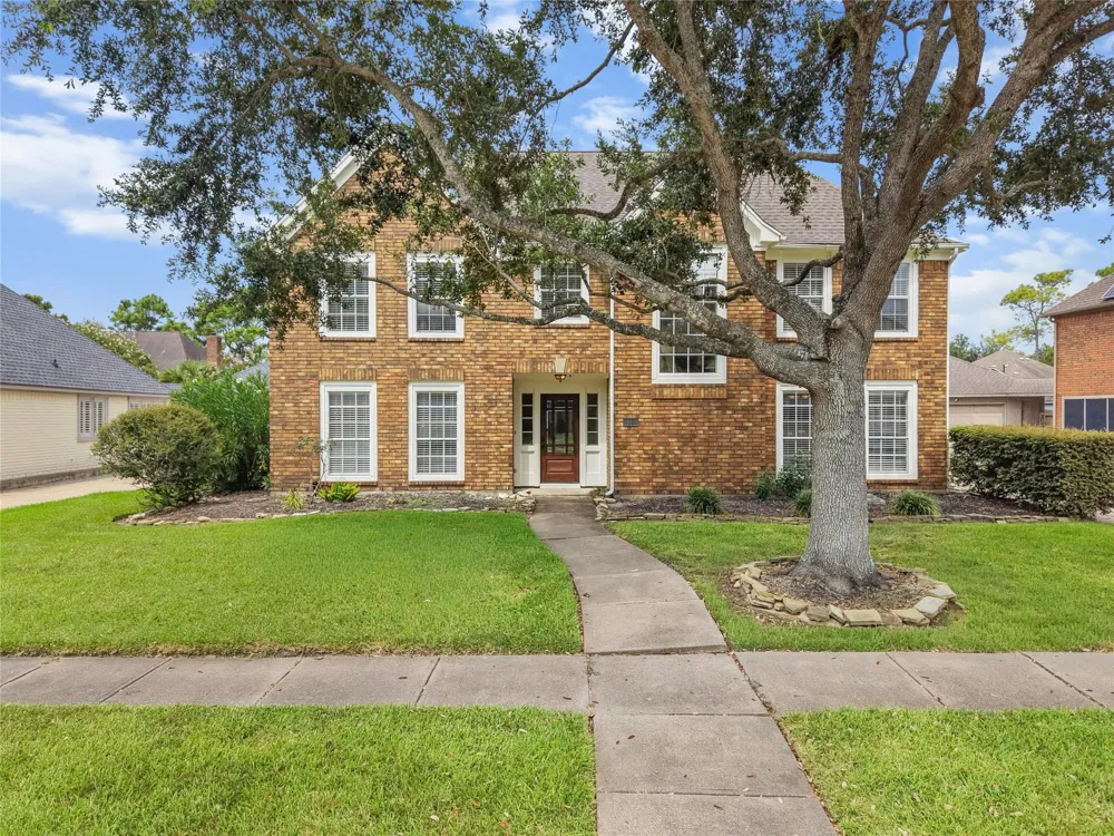 2104 Bay Hill Drive League City, TX 77573