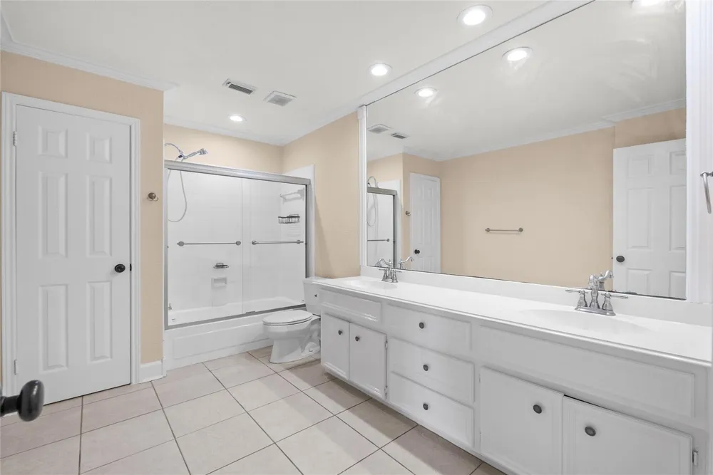 2104 Bay Hill Drive League City, TX 77573