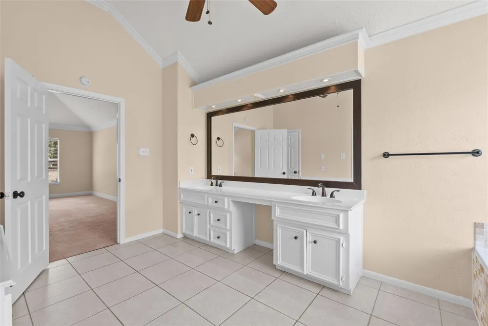 2104 Bay Hill Drive League City, TX 77573