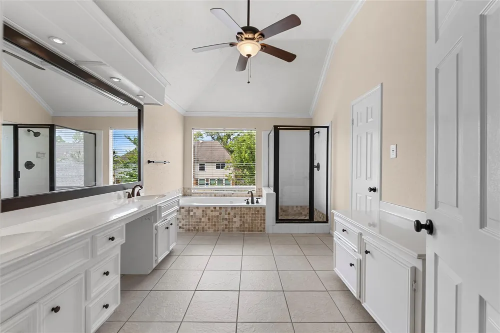 2104 Bay Hill Drive League City, TX 77573