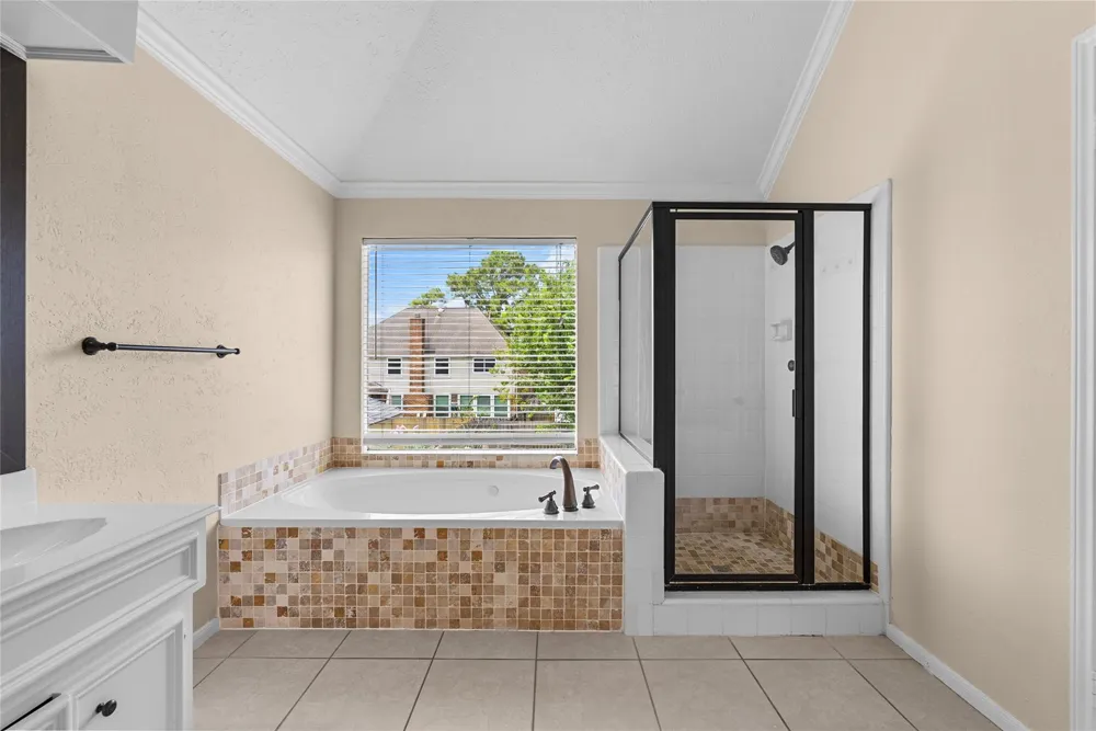 2104 Bay Hill Drive League City, TX 77573