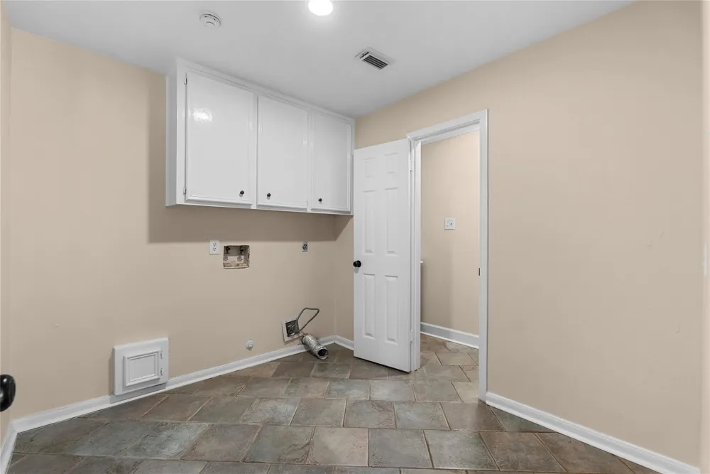 2104 Bay Hill Drive League City, TX 77573