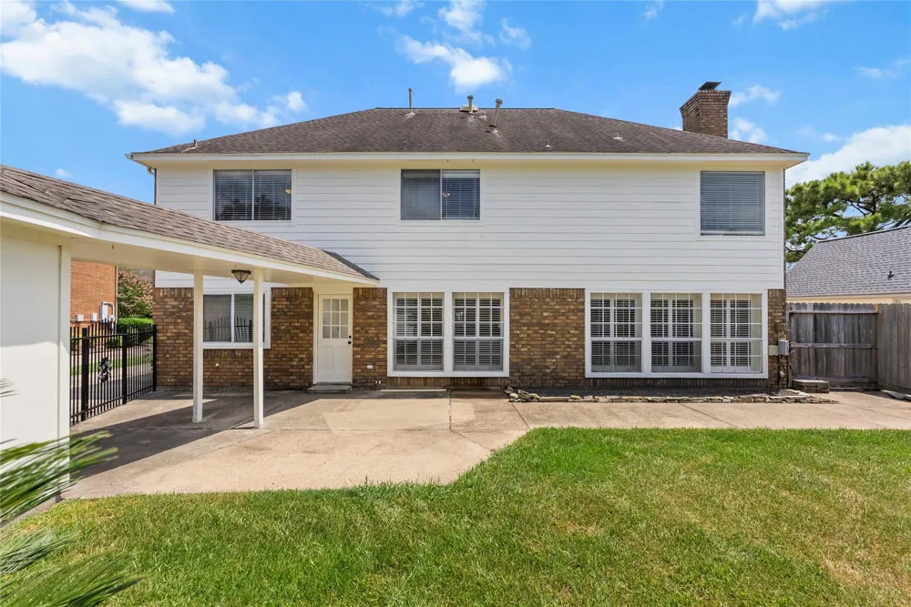 2104 Bay Hill Drive League City, TX 77573