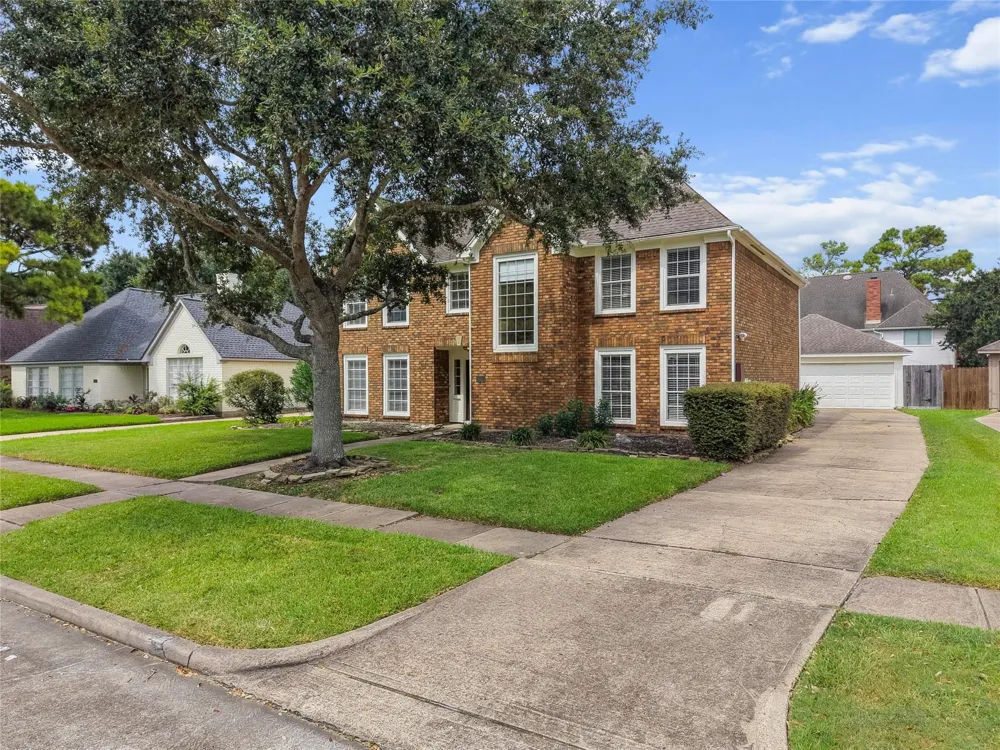 2104 Bay Hill Drive League City, TX 77573