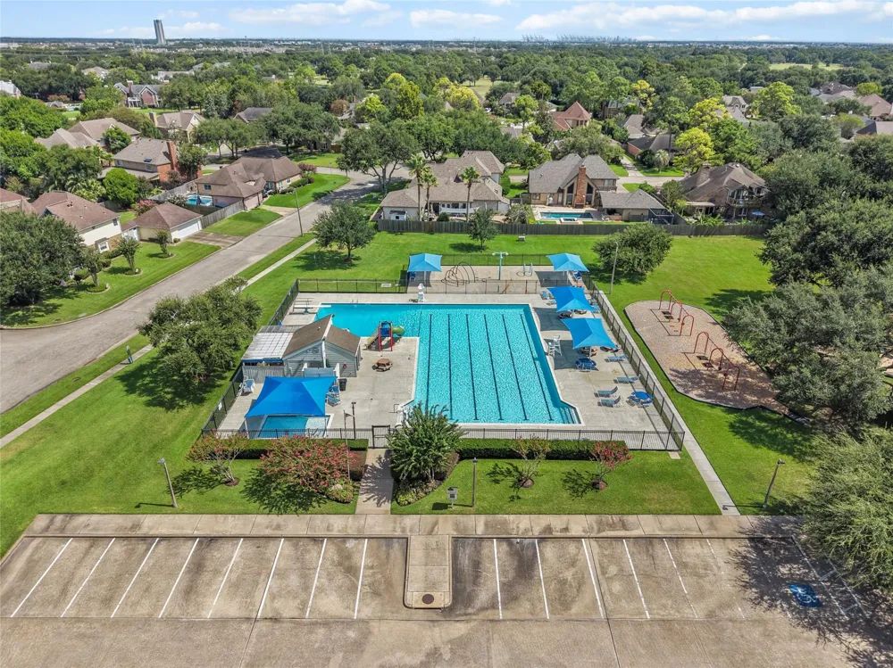 2104 Bay Hill Drive League City, TX 77573