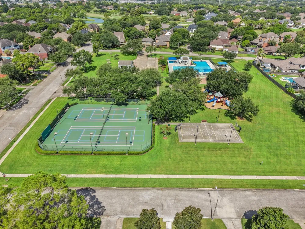 2104 Bay Hill Drive League City, TX 77573