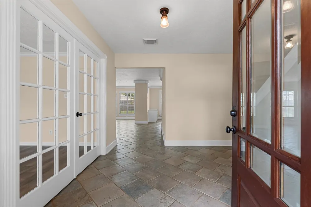 2104 Bay Hill Drive League City, TX 77573