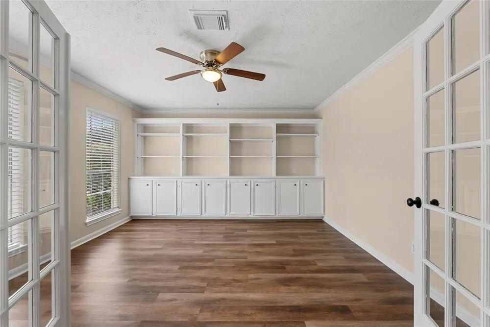 2104 Bay Hill Drive League City, TX 77573