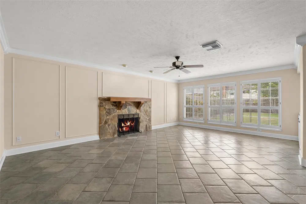 2104 Bay Hill Drive League City, TX 77573