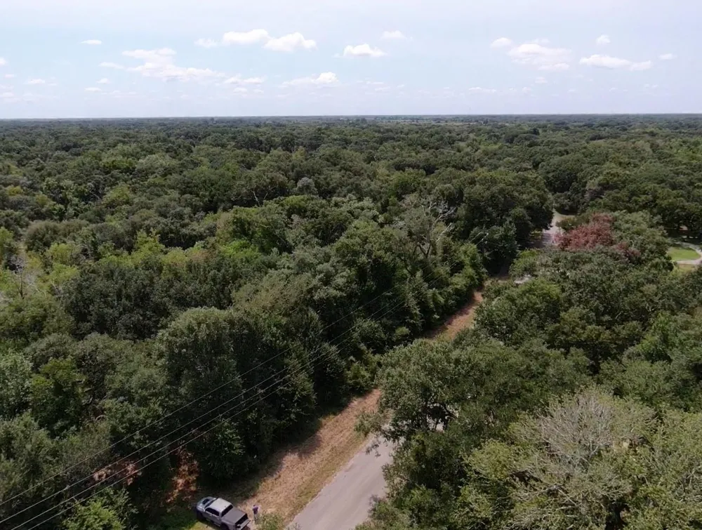 7800 Brazos River Road Damon, TX 77430
