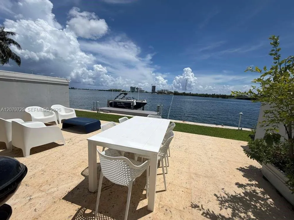8031 NE Bayshore Ct #8031 Miami, FL 33138