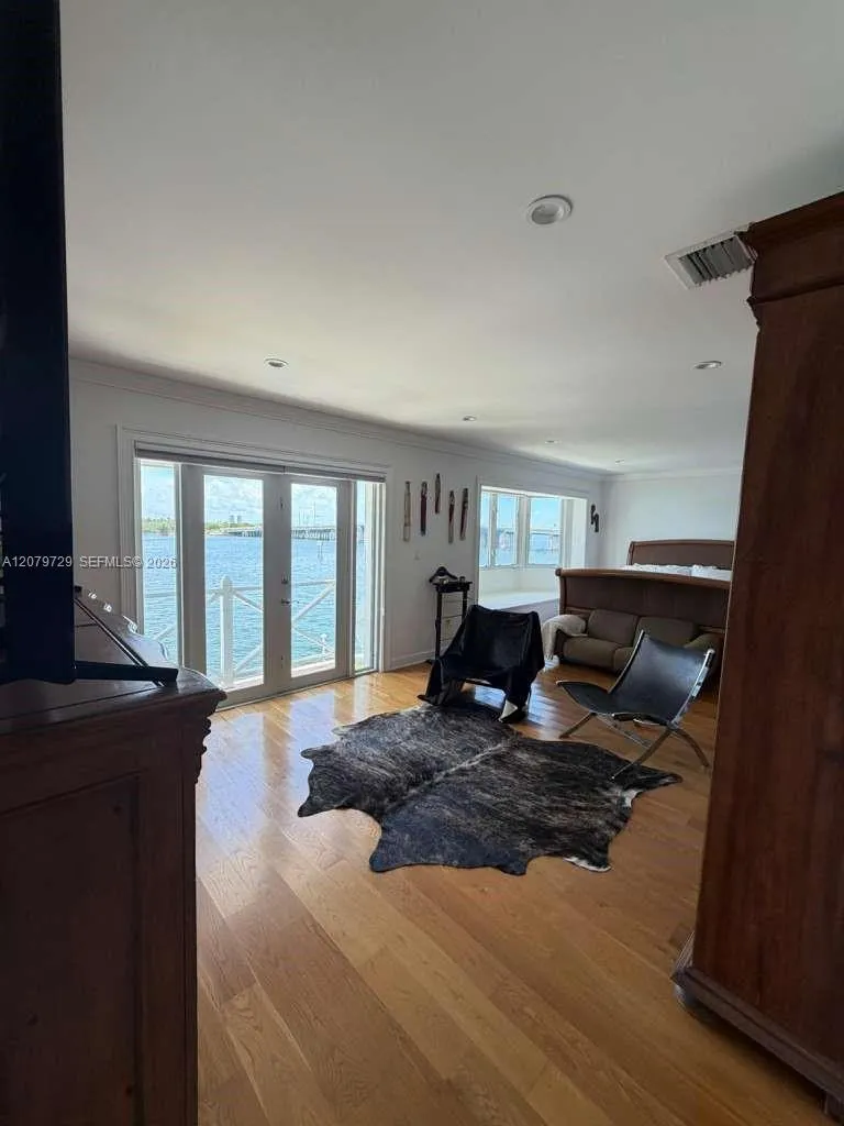 8031 NE Bayshore Ct #8031 Miami, FL 33138