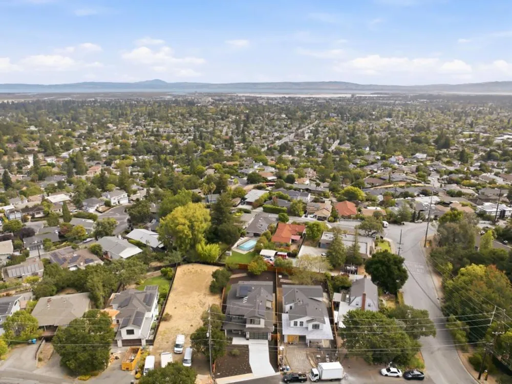 875 Vista Drive Redwood City, CA 94062