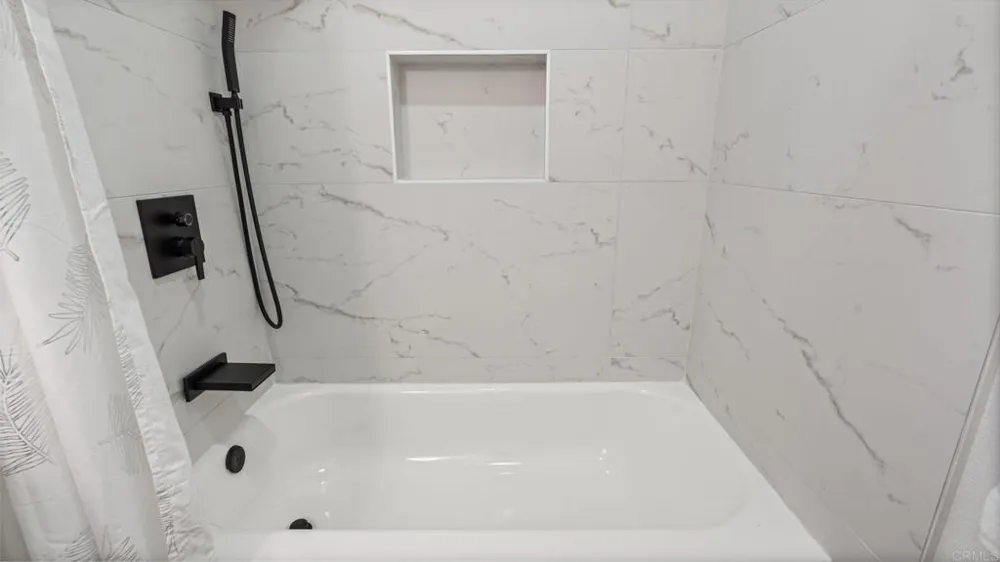 7833 Camino Huerta San Diego, CA 92122