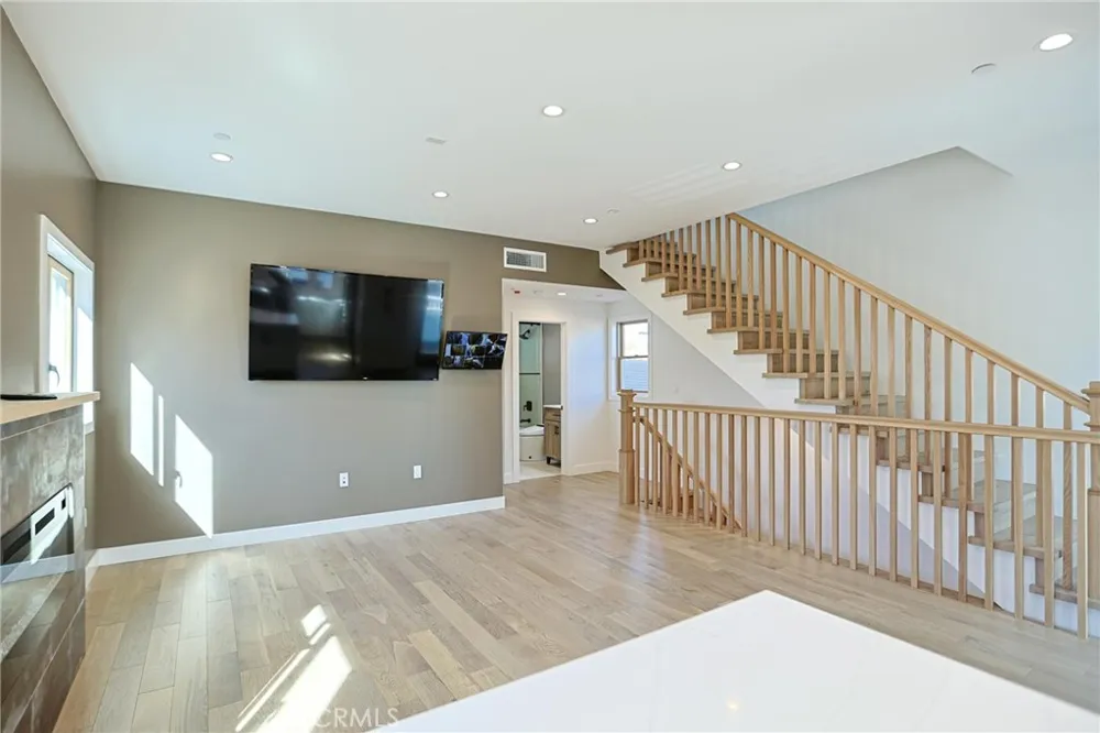 605 W 4th Long Beach, CA 90802