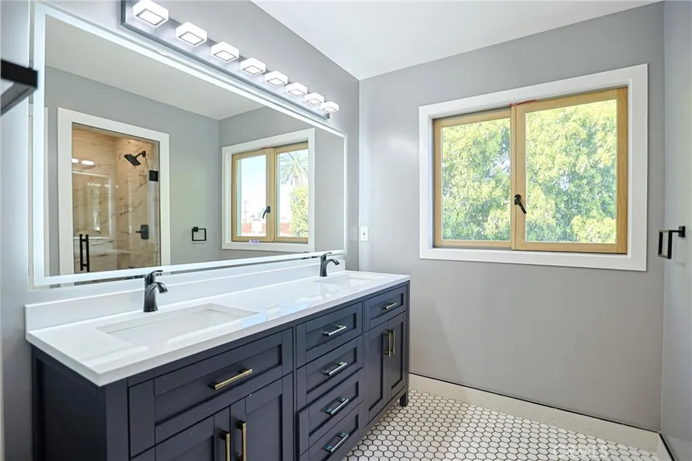 605 W 4th Long Beach, CA 90802