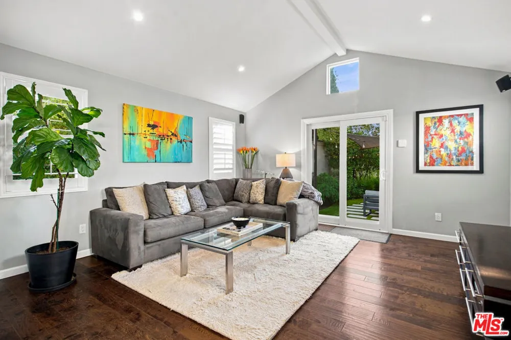 8951 Olin Street Los Angeles, CA 90034