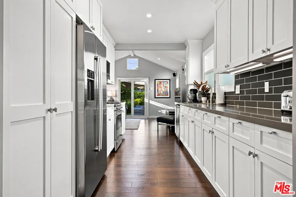 8951 Olin Street Los Angeles, CA 90034