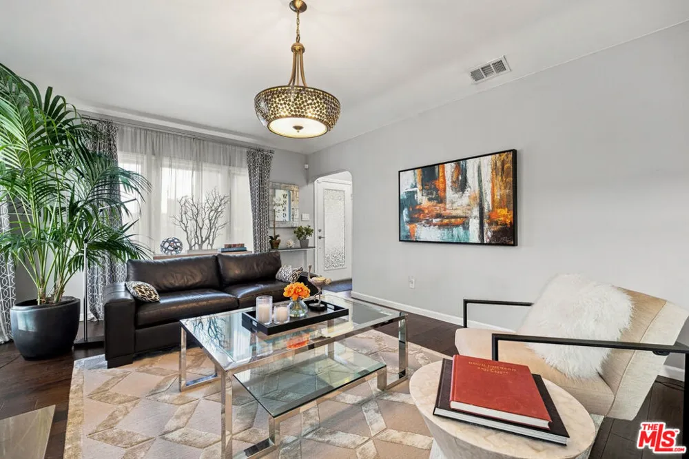 8951 Olin Street Los Angeles, CA 90034