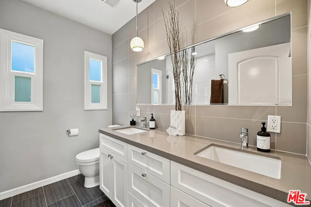 8951 Olin Street Los Angeles, CA 90034