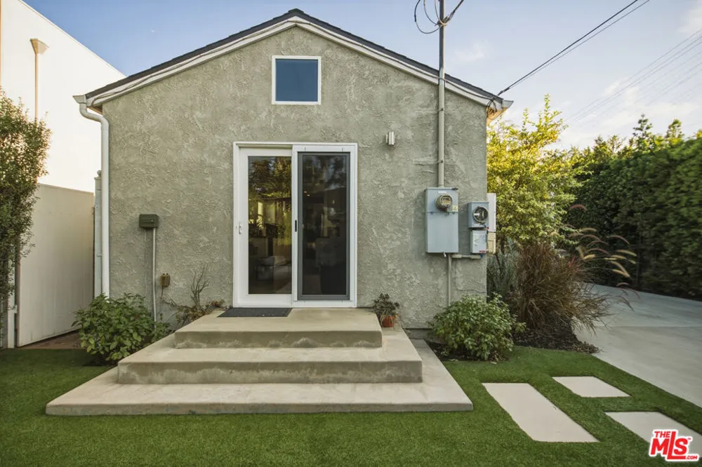 8951 Olin Street Los Angeles, CA 90034