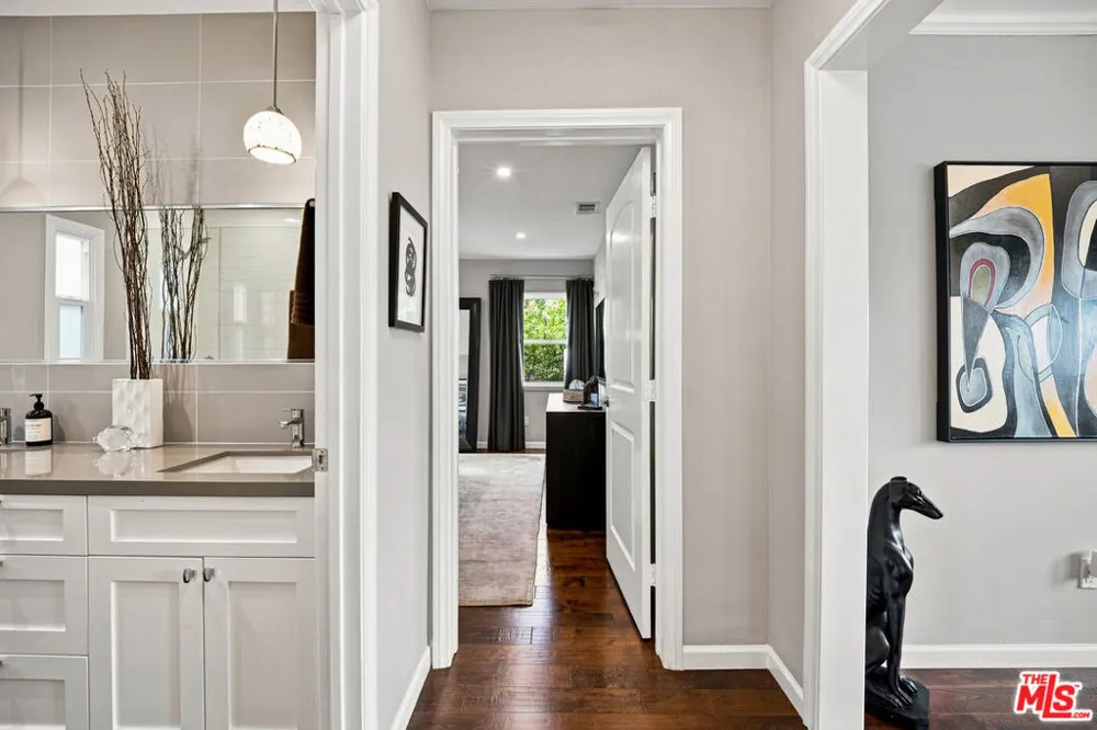 8951 Olin Street Los Angeles, CA 90034