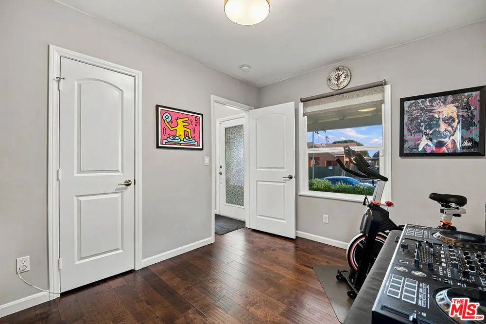 8951 Olin Street Los Angeles, CA 90034
