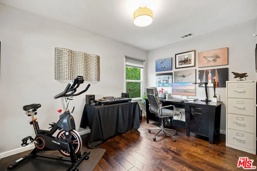 8951 Olin Street Los Angeles, CA 90034
