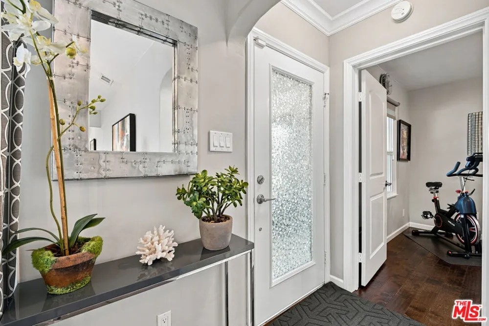 8951 Olin Street Los Angeles, CA 90034