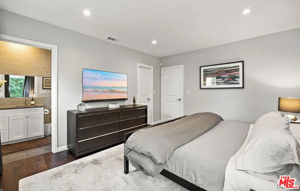 8951 Olin Street Los Angeles, CA 90034