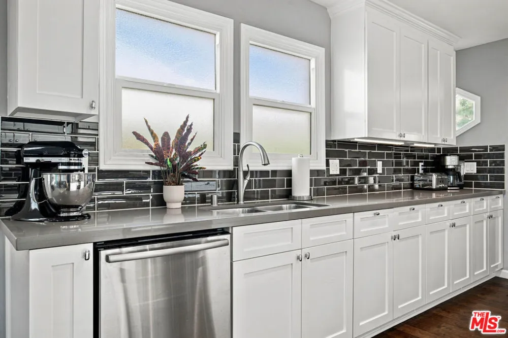 8951 Olin Street Los Angeles, CA 90034