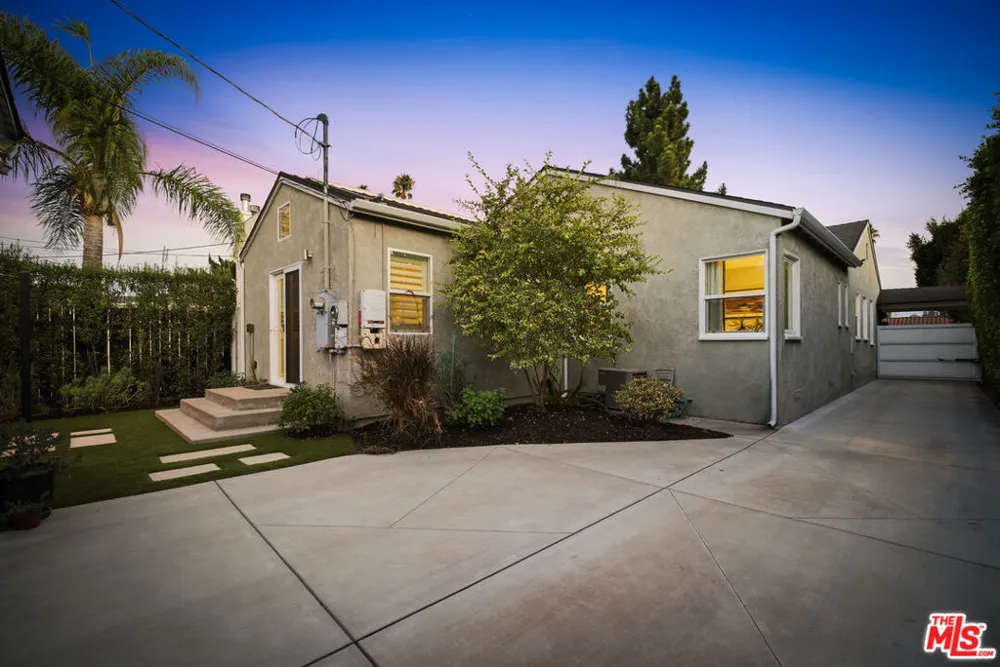 8951 Olin Street Los Angeles, CA 90034