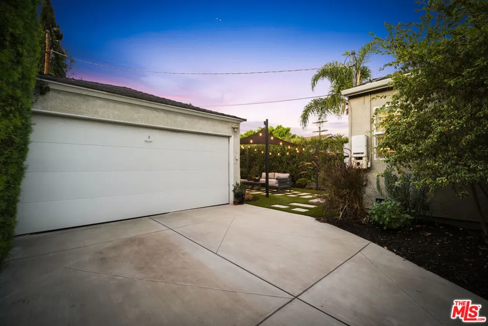 8951 Olin Street Los Angeles, CA 90034