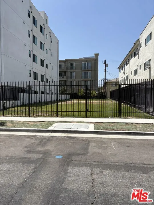 1047 S Corning Street Los Angeles, CA 90035