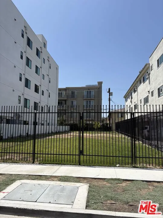 1047 S Corning Street Los Angeles, CA 90035