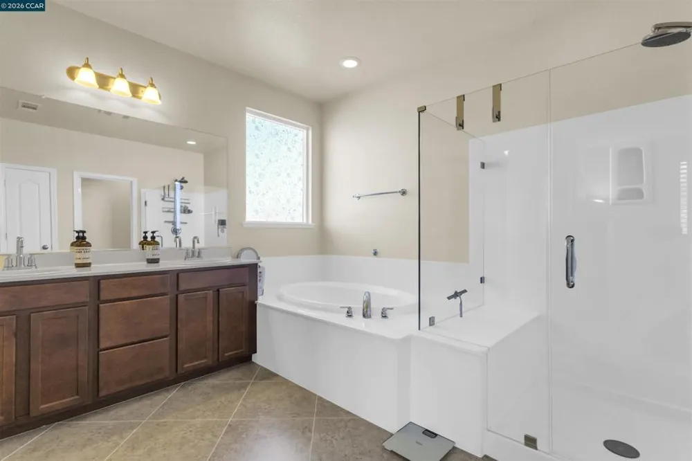 2421 Talaria Dr Oakley, CA 94561