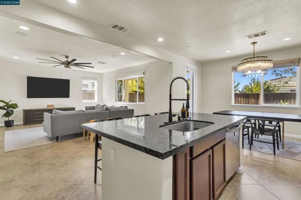 2421 Talaria Dr Oakley, CA 94561