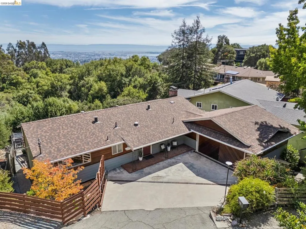 3353 Burdeck Dr Oakland, CA 94602