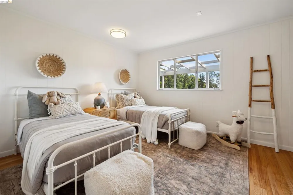 3353 Burdeck Dr Oakland, CA 94602