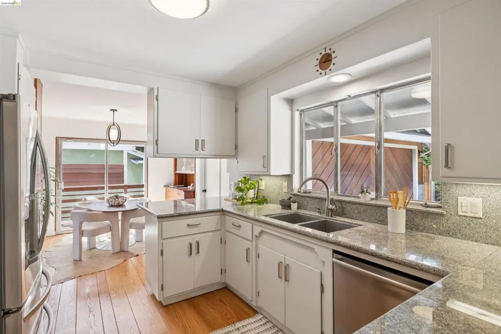 3353 Burdeck Dr Oakland, CA 94602