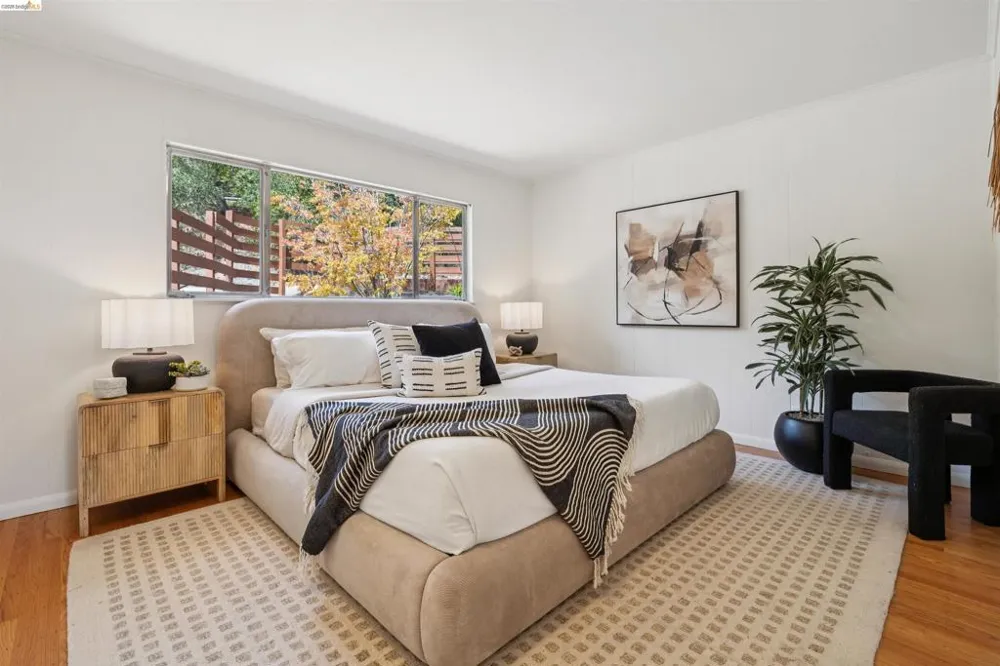 3353 Burdeck Dr Oakland, CA 94602
