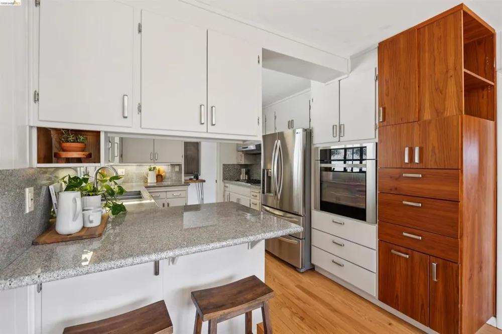 3353 Burdeck Dr Oakland, CA 94602