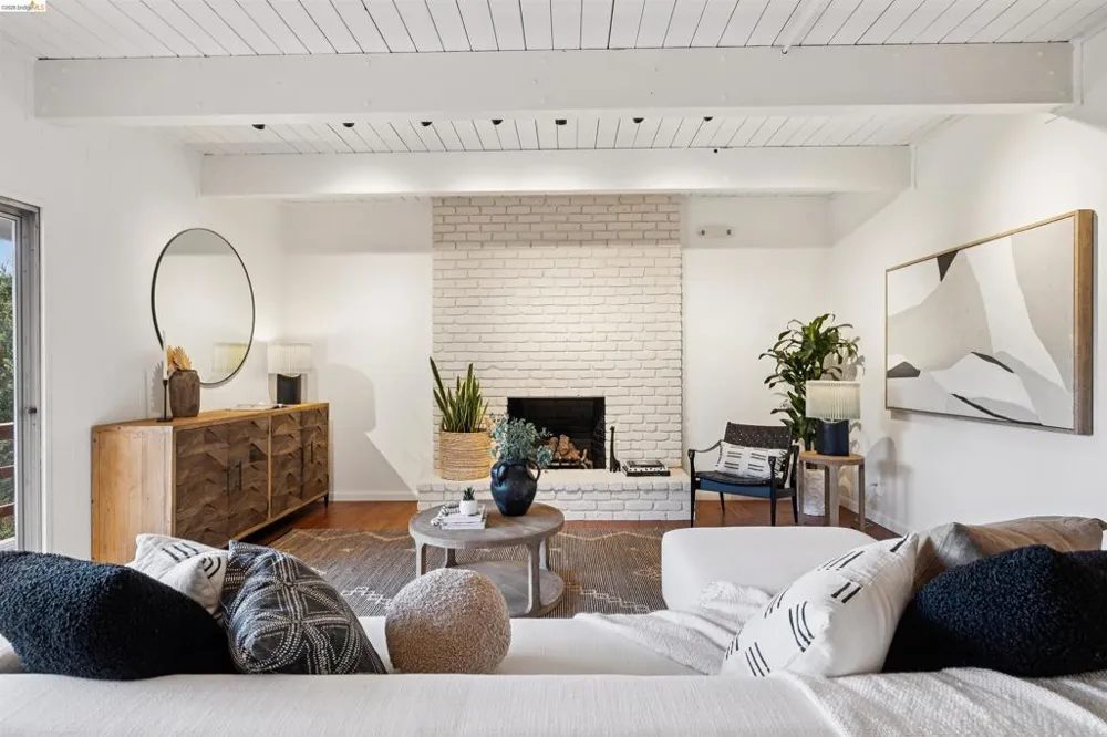 3353 Burdeck Dr Oakland, CA 94602