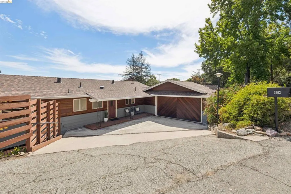 3353 Burdeck Dr Oakland, CA 94602