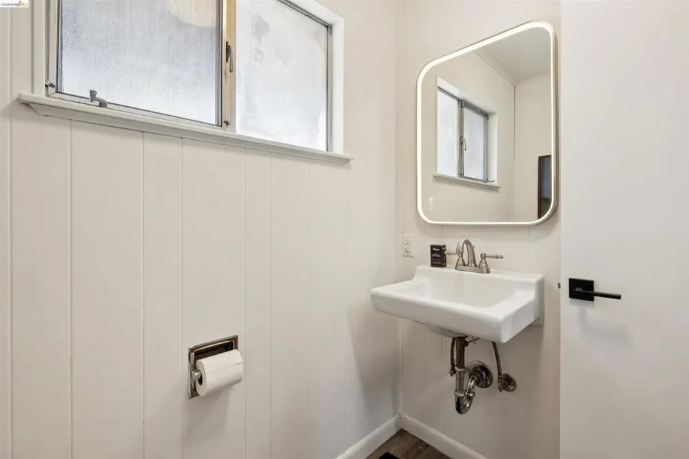 3353 Burdeck Dr Oakland, CA 94602